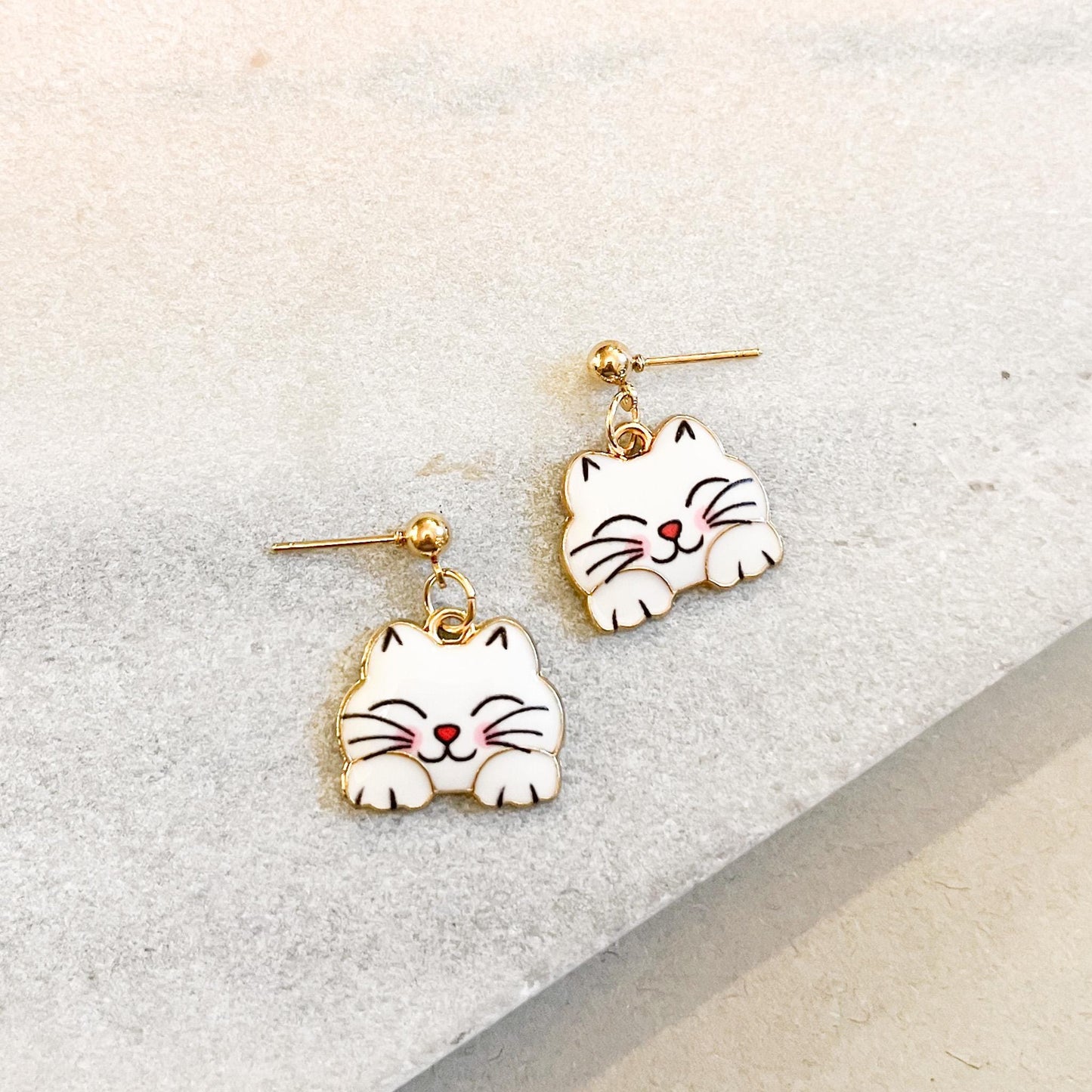 Smiling White Cat Earrings – Cute Enamel Kitty Dangle Earrings – Pet Lover Gift for Her – Whimsical Animal Accessories