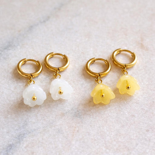 Flower Hoop Earrings, Dainty Flower Earrings, Minimalist Gold Hoop Earrings, Cute Floral Jewellery, Cottagecore Earrings, Gift for Her