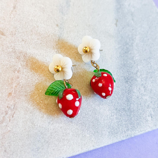Strawberry Flower Earrings, Cute Strawberry Dangle Earrings, Cottagecore Jewellery, Fruit Earrings, Kawaii Earrings, Summer Jewellery Gift