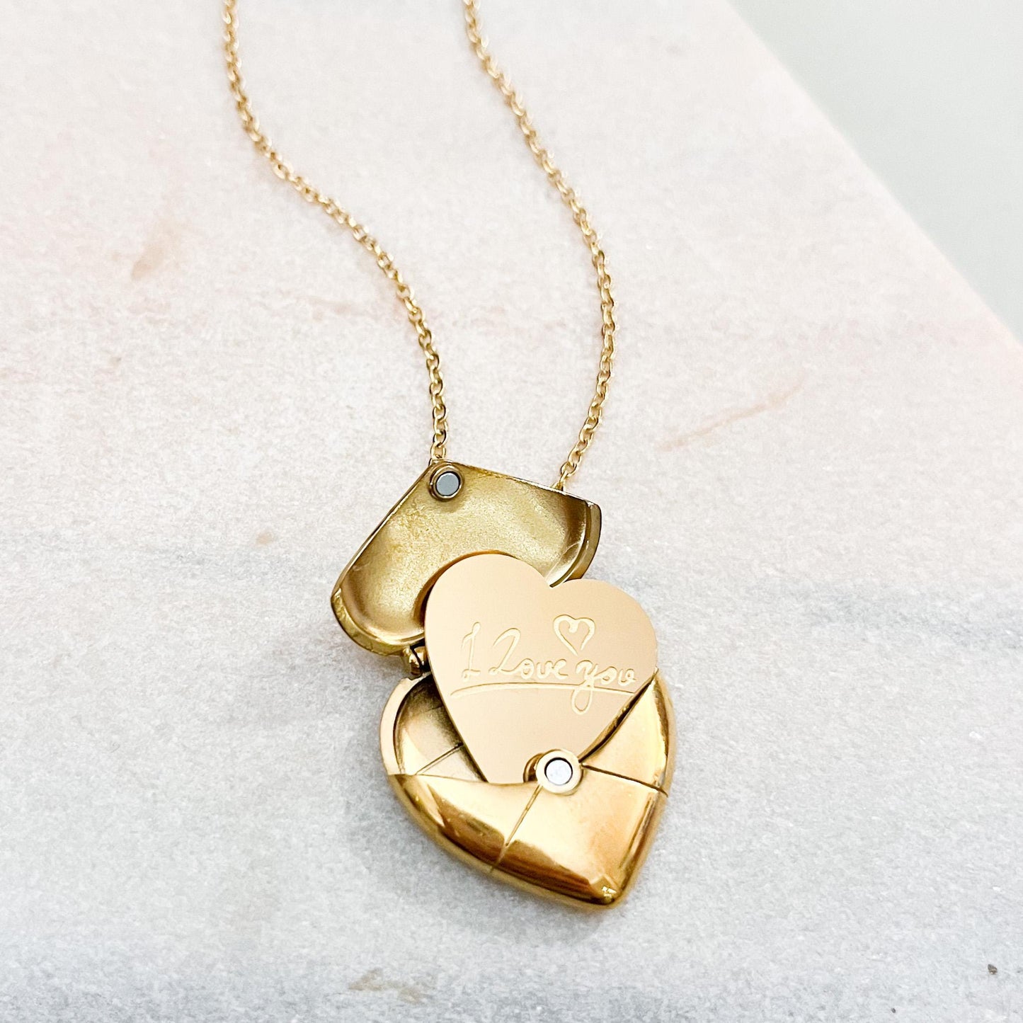 Gold Heart Envelope Locket Necklace – Secret Message Pull-Out Heart – "I Love My Family" & "I Love You" Engraved – Romantic Sentimental Gift