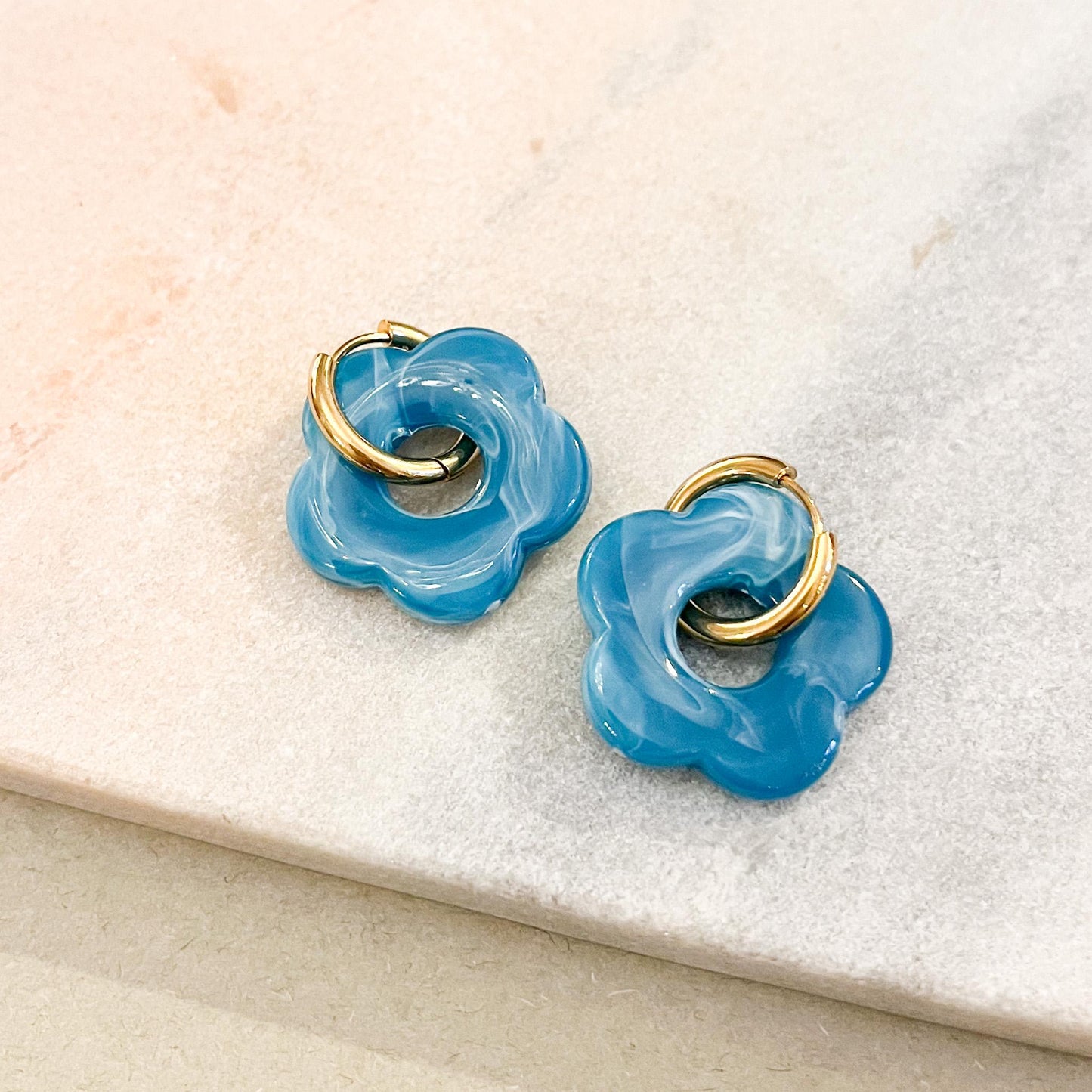 Chunky Resin Flower Hoop Earrings • Retro 70s Floral Huggies • Colorful Acetate Daisy Charms • Y2K Funky Statement Earrings • Gift for Her